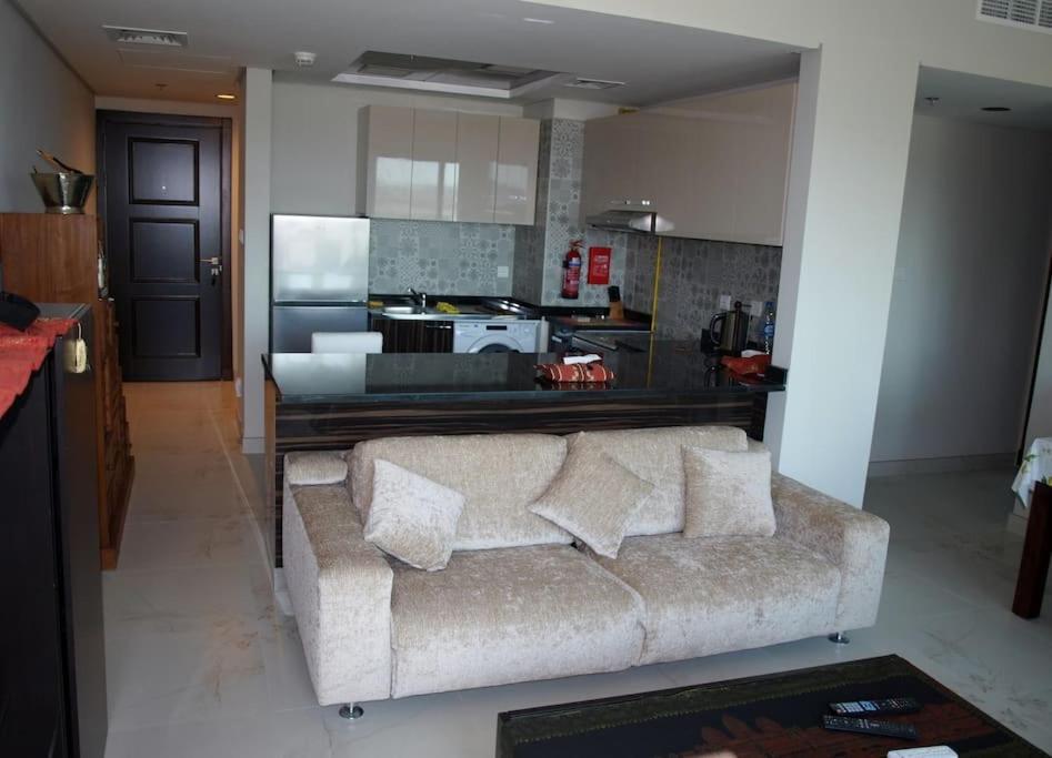 Elegant And Comfortably Furnished 2Brh Apartment In A Quiet Area! Dubai Buitenkant foto