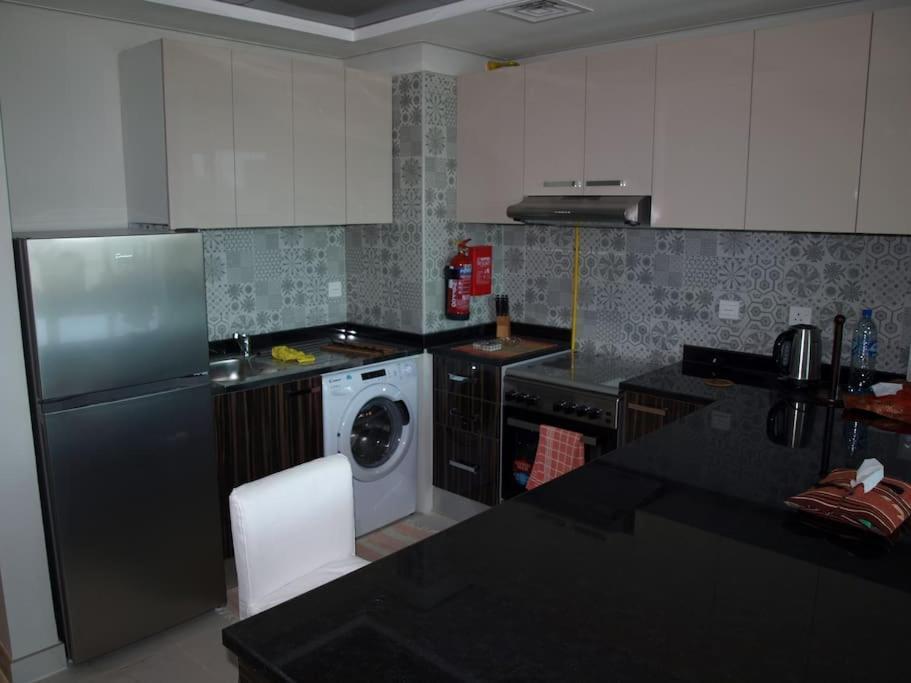 Elegant And Comfortably Furnished 2Brh Apartment In A Quiet Area! Dubai Buitenkant foto