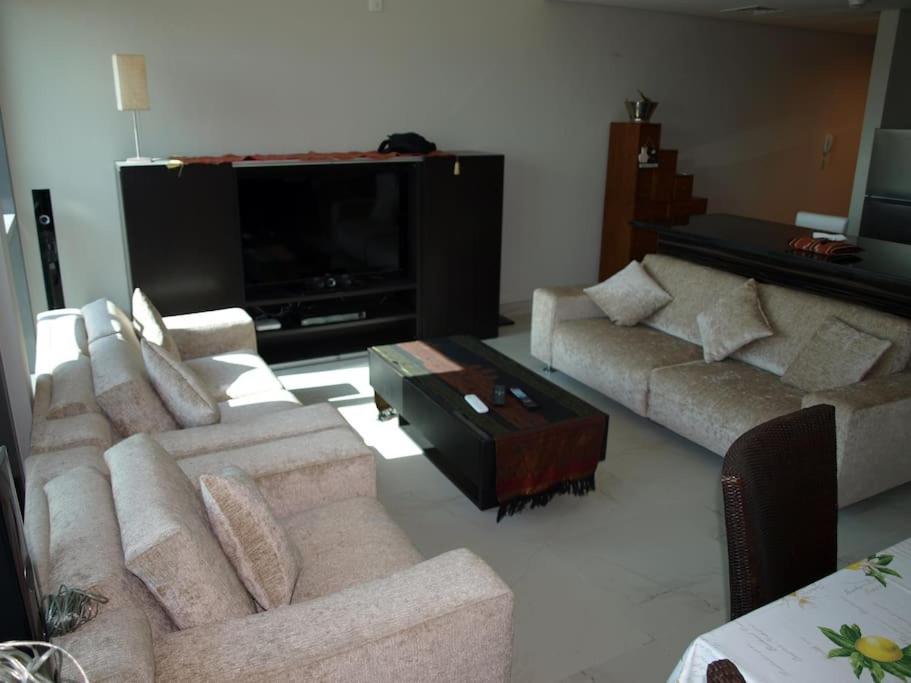 Elegant And Comfortably Furnished 2Brh Apartment In A Quiet Area! Dubai Buitenkant foto